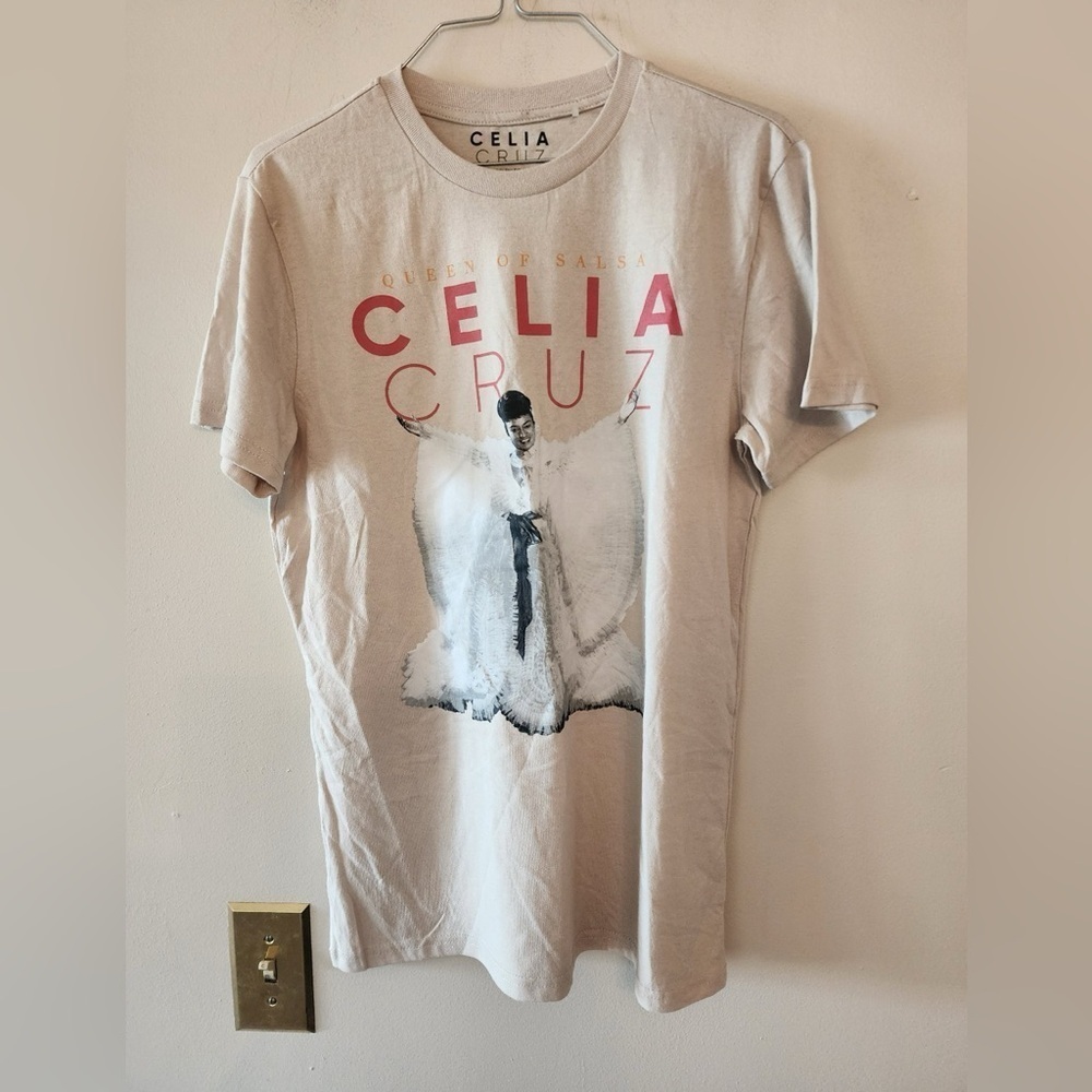 Celia Cruz Queen of Salsa Graphics Beige T-Shirt Size mens xs